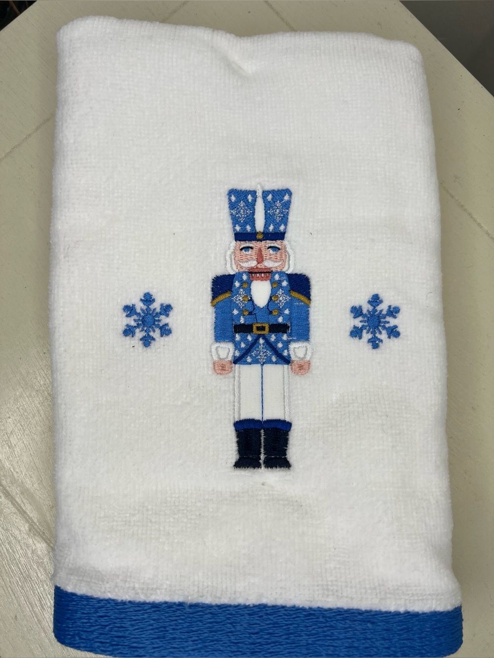 Brand New-Avanti Nutcracker Trellis Hand Towel